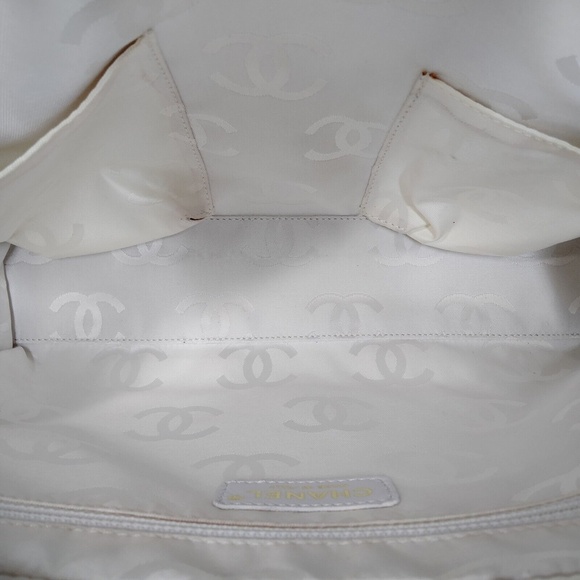 Chanel Triple CC Patent Leather - Picture 6 of 7